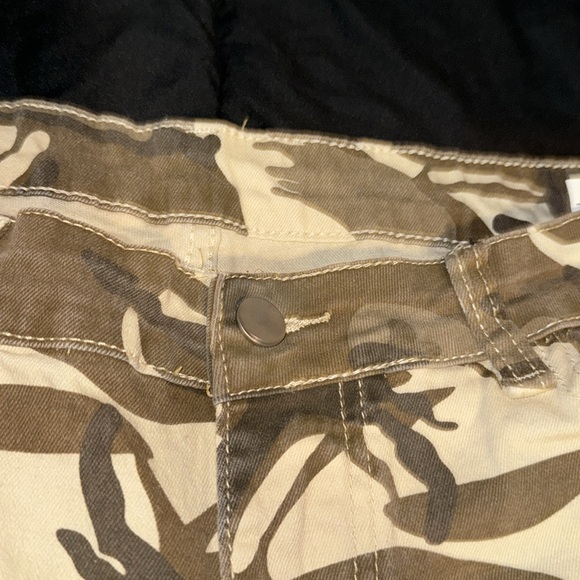 Men’s Streetwear Camo Jeans - Picture 4 of 6